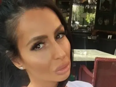 Деси Фотосесията: Плеймейтките ни са грозни и упражняват най-древната професия!