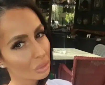 Деси Фотосесията: Плеймейтките ни са грозни и упражняват най-древната професия!