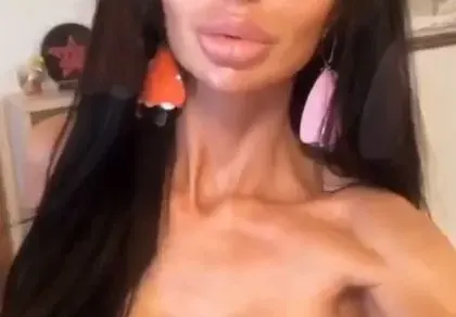 Деси Фотосесията ТОТАЛНО се обезобрази (Плашещи снимки - ПРЕДИ И СЕГА)