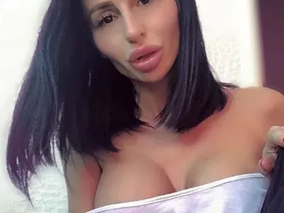 Деси Фотосесията ТОТАЛНО се обезобрази (Плашещи снимки - ПРЕДИ И СЕГА)