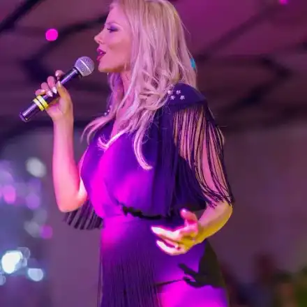 Див купон преди сватбата на Емилия (Снимки)