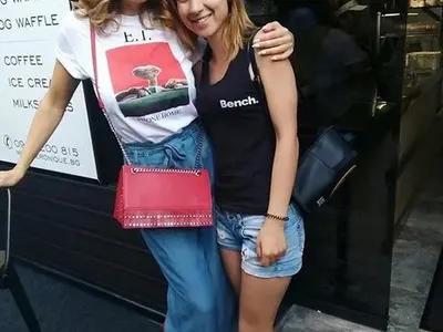 Ексклузивно в HotArena! Чалга звезда от близкото минало заразя пеенето и започна бизнес с гофрети! ( Вижте коя е)