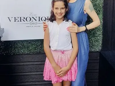 Ексклузивно в HotArena! Чалга звезда от близкото минало заразя пеенето и започна бизнес с гофрети! ( Вижте коя е)