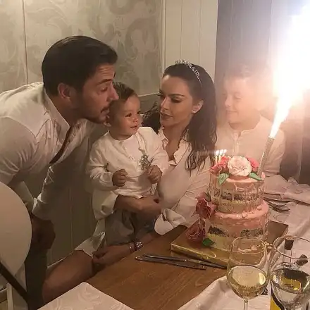 Ексклузивно в HotArena! Галена зарязва пеенето? Вижте как помага в бизнеса на мъжа си (Снимки)