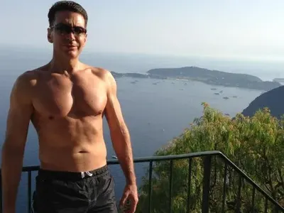 Ексклузивно в HotArena! Клюка от зарязана мацка разкрива скандални тайни за интимния живот на баровеца с Бугати! Вижте на какво е подлагал жените си