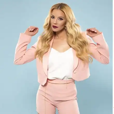 Емилия захвърли траура