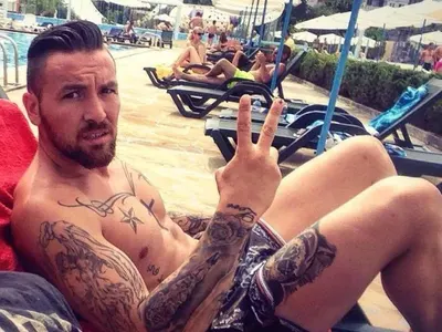 Футболист от Фермата налази моделка, тя го отряза