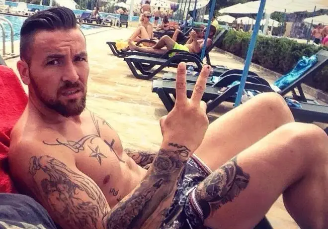 Футболист от Фермата налази моделка, тя го отряза