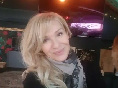 Гала развя новите си силиконови бомби, пусна се по зърна (Гореща снимка)