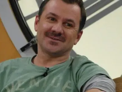 Гъмов бачкал на строеж! Изгонили го след като си залял главата с грунд