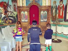 Гнусно! Потният задник на Благо Георгиев лъсна в църква! Бившият футболист копае дъното (Фото)