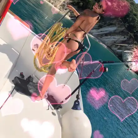 Горещата Деси Цонева яде коза и няма шубе от чума (Снимки)