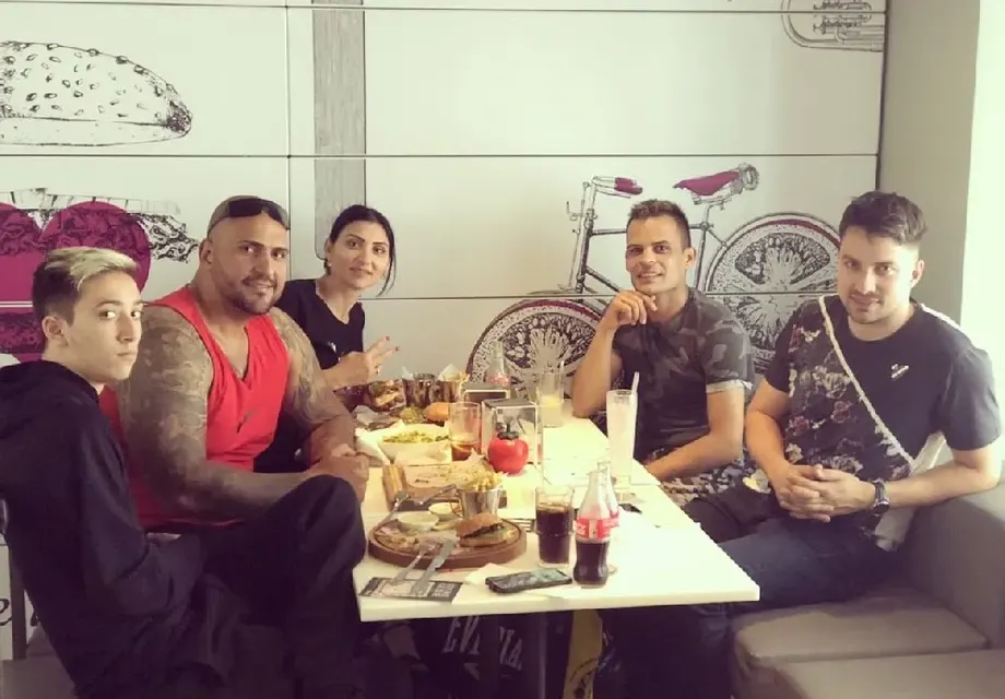 Гринго прави бебе на Софка в Лондон