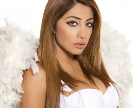 Хакнаха профила на Роксана