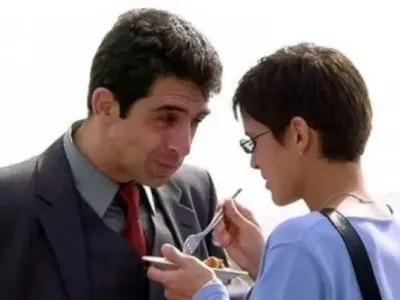 Юлияна Плевнелиева отвратена от бившия си мъж: Росене, засрами се! Деси те влачи към дъното!