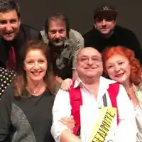 Катето Евро ходи без сутиен на 61, а Тончо Токмакчиев яде с ръце преди представление