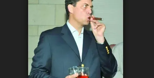 Клиент - мечта: Милен Велчев мята щедри бакшиши в бара! За 4 бири оставя 50 лева!