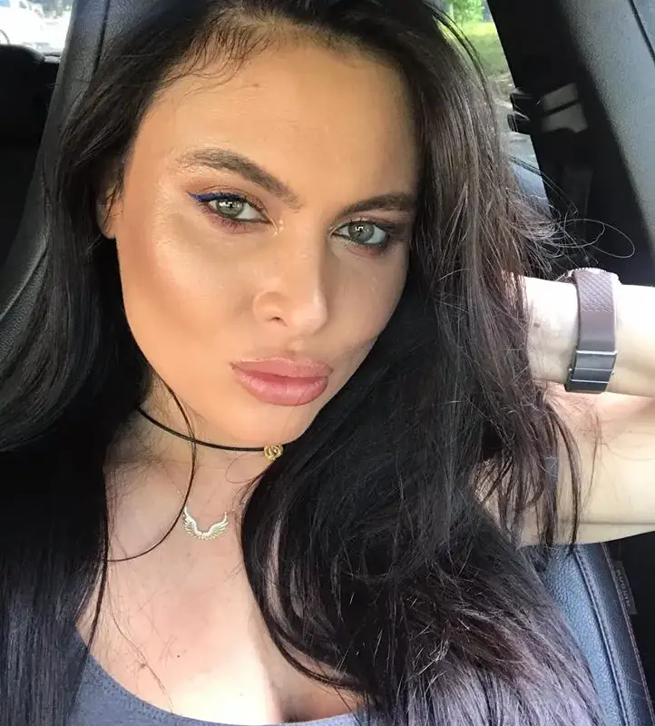 Клюкарката Лили хукна по процедури след раждането