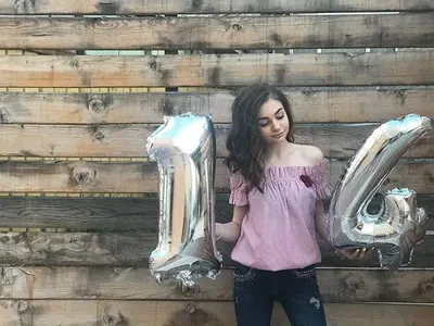 Крисия сама на море