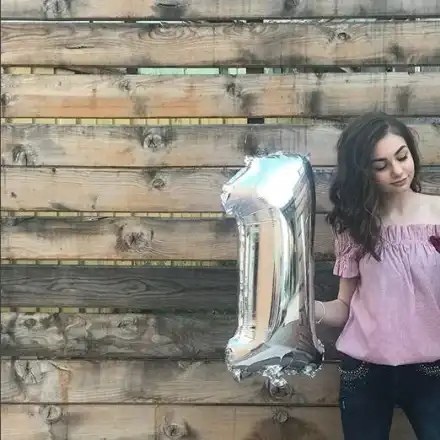 Крисия сама на море