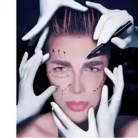 Кулагин отново шокира! 24к чисто злато, под формата на конци, си е вкарал гримьорът в лицето