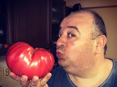 Любо Нейков си купи яхта! Изкара курсове и за капитан, заведе родата в Гърция