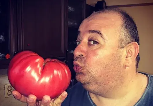 Любо Нейков си купи яхта! Изкара курсове и за капитан, заведе родата в Гърция