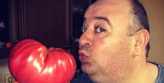 Любо Нейков си купи яхта! Изкара курсове и за капитан, заведе родата в Гърция