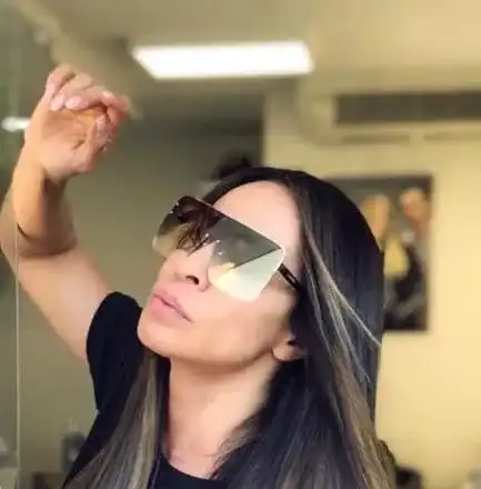 Маги Желязкова изправи къдриците