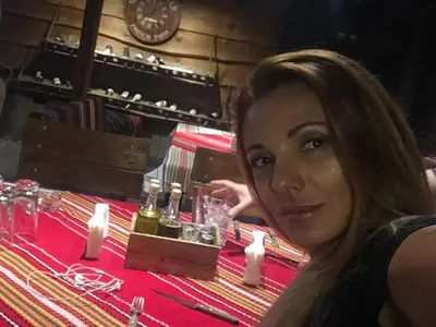 Маги Вълчанова жули ракия