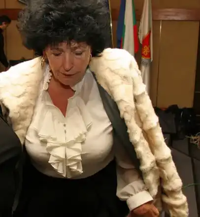 Майката на олигарха Николай Банев по чудо не уби 19-годишен тийнейджър, след като го помете с аудито си