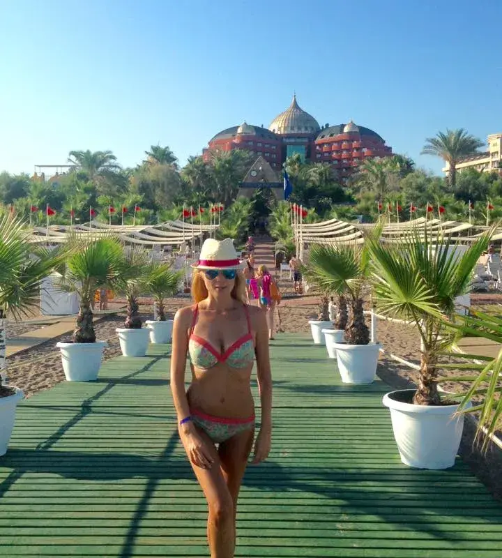 МАШИНА! Венета Райкова написа петата си книга