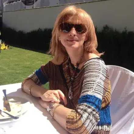 Миа Сантова напусна телевизията заради детето