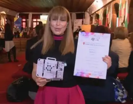 Мира Добрева рекламира бабешко лекарство! Готова е да се включи във всичко, стига да й платят добре