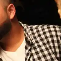 Некадърен козметик оскуба двойник на Азис