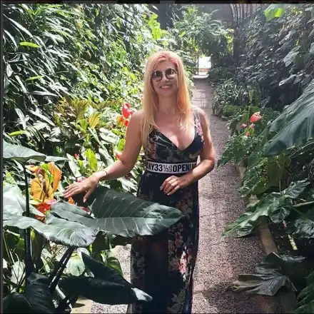 Нелина скочи във вулкан!