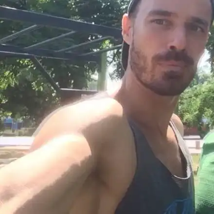 Ники Илиев забрави Саня! Манекенът се съвзе след развода и напомпа мускули