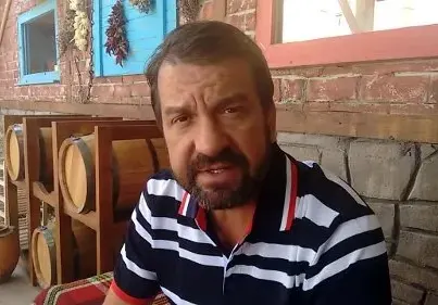 Ники Кънчев заприлича на чичко! Вижте как отчаяно се бори със старостта