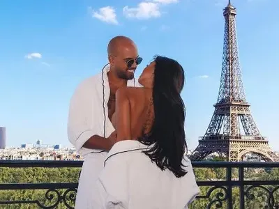 Николета Лозанова показа гърдите си в Париж. Миската и Ники М. спят в хотел за 3 бона