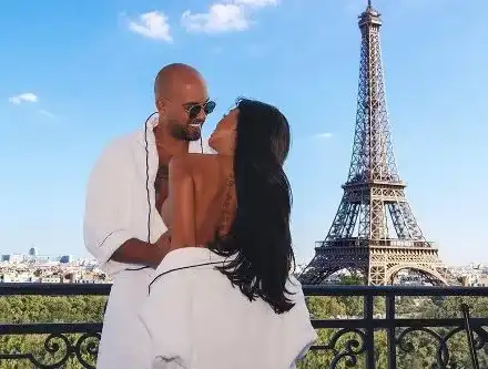 Николета Лозанова показа гърдите си в Париж. Миската и Ники М. спят в хотел за 3 бона