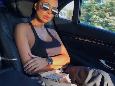 Николета се фука с маникюр за 200 лева