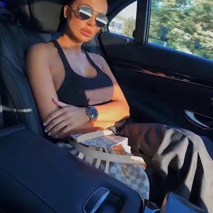 Николета се фука с маникюр за 200 лева