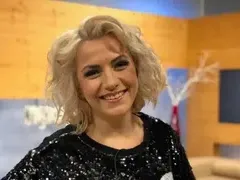 Палавница! Поли Генова била любовница на професор от НАТФИЗ в студентските си години