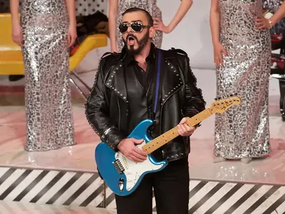 Пепеляшка от Росини като комикс от епохата на Елвис на сцената на Опера в Летния театър Варна