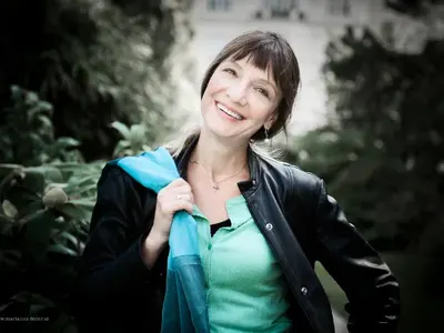 Пепеляшка от Росини като комикс от епохата на Елвис на сцената на Опера в Летния театър Варна