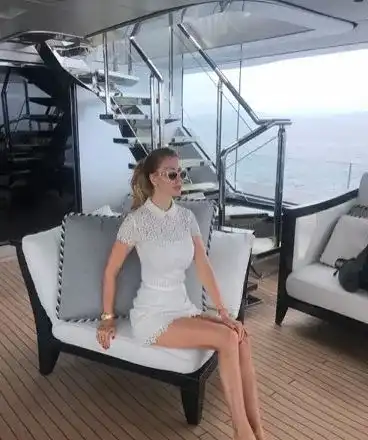 Продуцент глези Ирен Онтева с круиз (Подробности)