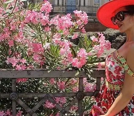 Райна се кипри с рокли-евтинджос за 38 лева!