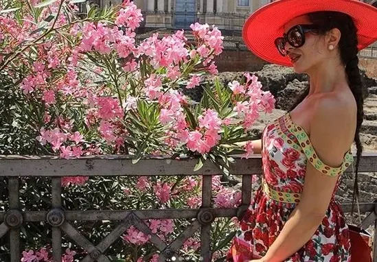 Райна се кипри с рокли-евтинджос за 38 лева!