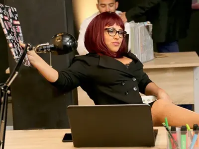 Рени си отряза косата, вече е червенокоса