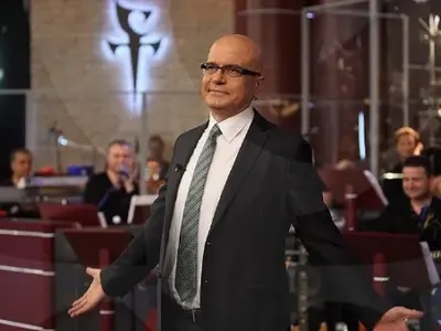 Слави дари тайно печалбата от концерта в Лондон на майките на деца с увреждания!